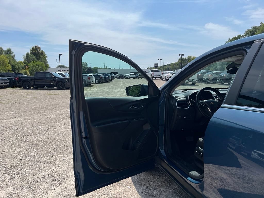 Used 2024 Chevrolet Equinox LT AWD/4WD image 16