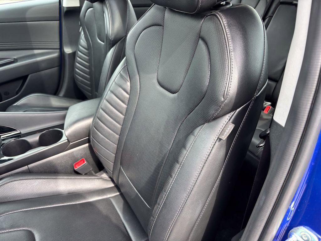 Used 2025 Hyundai Elantra Limited image 19