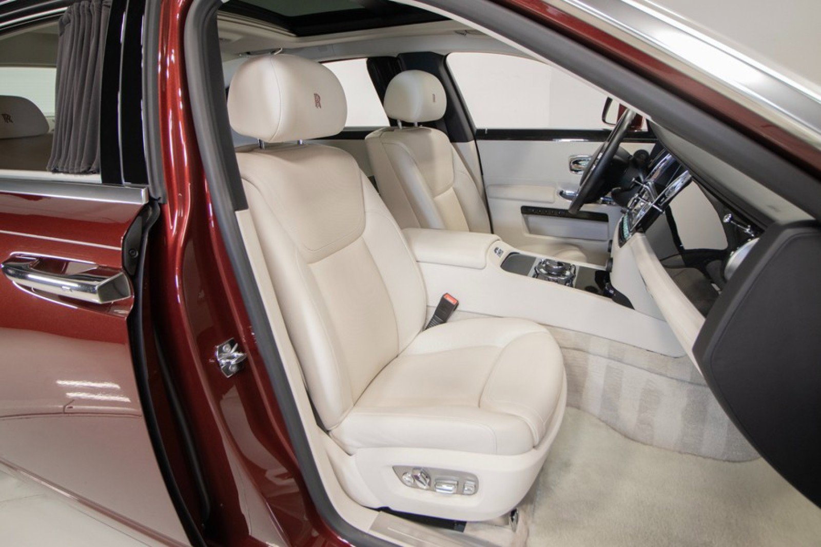 Used 2015 Rolls-Royce Ghost Extended Wheelbase image 74