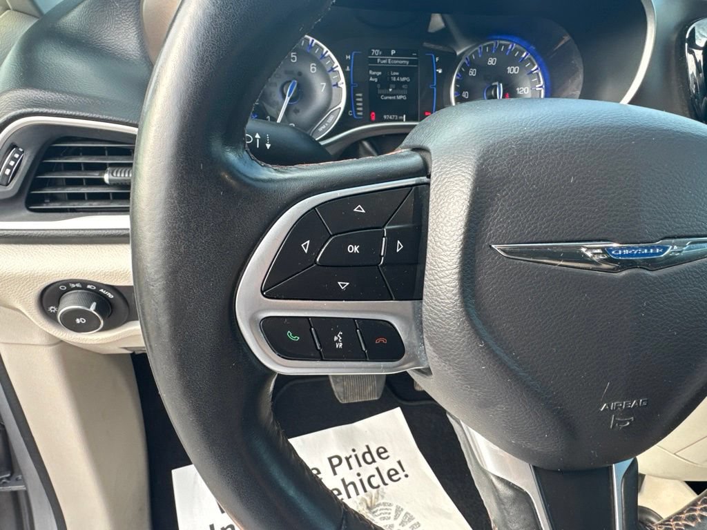 Used 2018 Chrysler Pacifica Touring-L FWD image 13