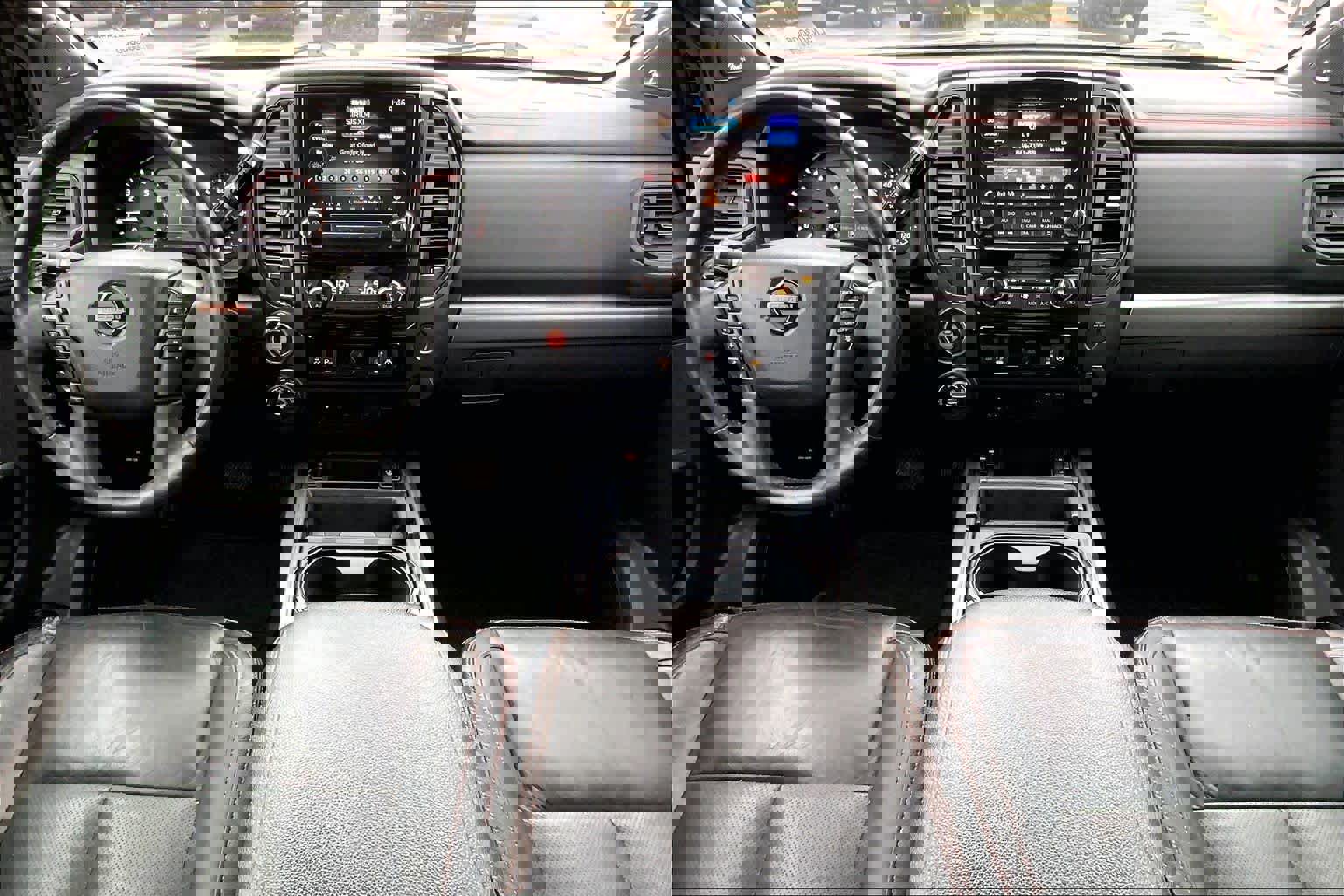 Used 2020 Nissan Titan PRO-4X w/ Pro-4x Convenience Package image 16