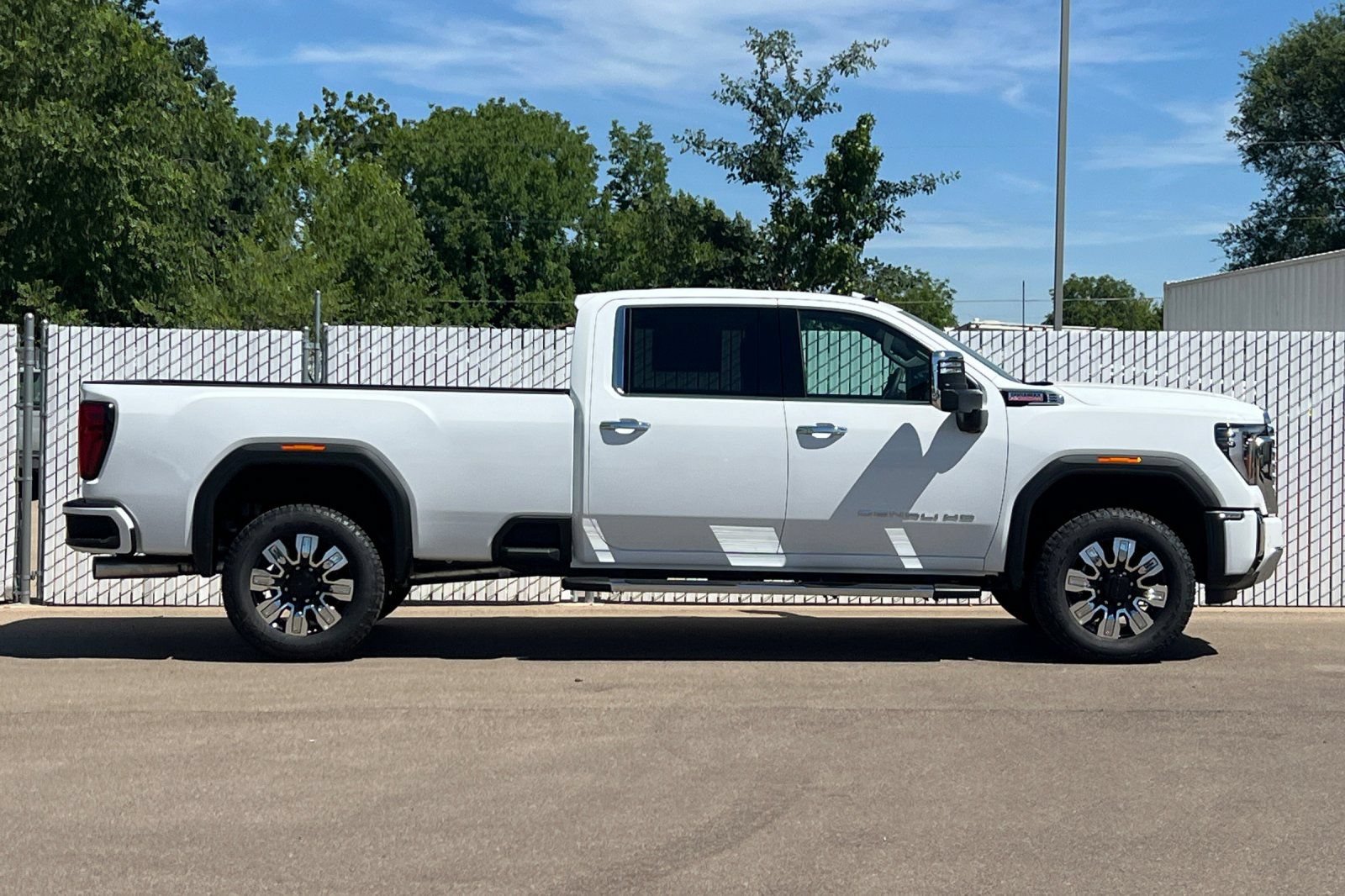 New 2026 GMC Sierra 3500 Denali w/ Technology Package AWD/4WD image 3