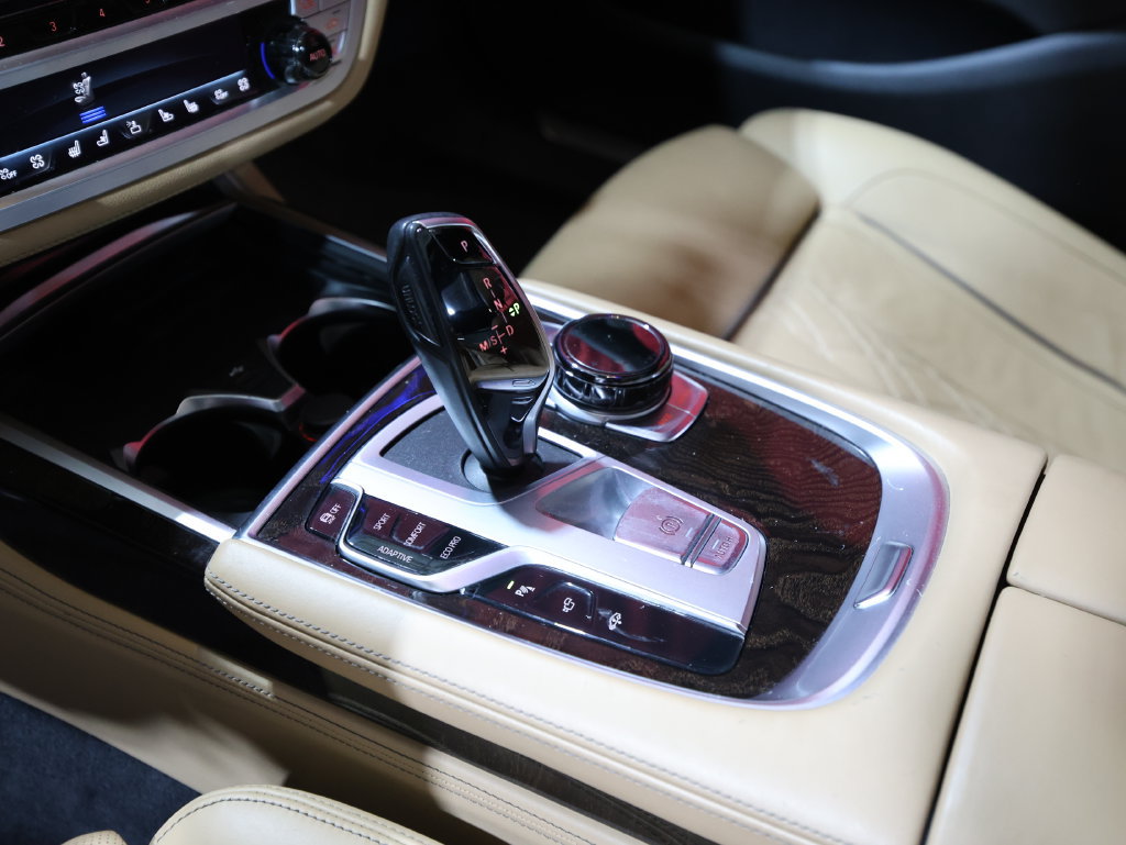 Used 2020 BMW 750i xDrive w/ Executive Package AWD/4WD image 23