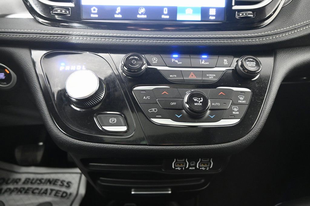 Used 2025 Chrysler Pacifica Select FWD image 28