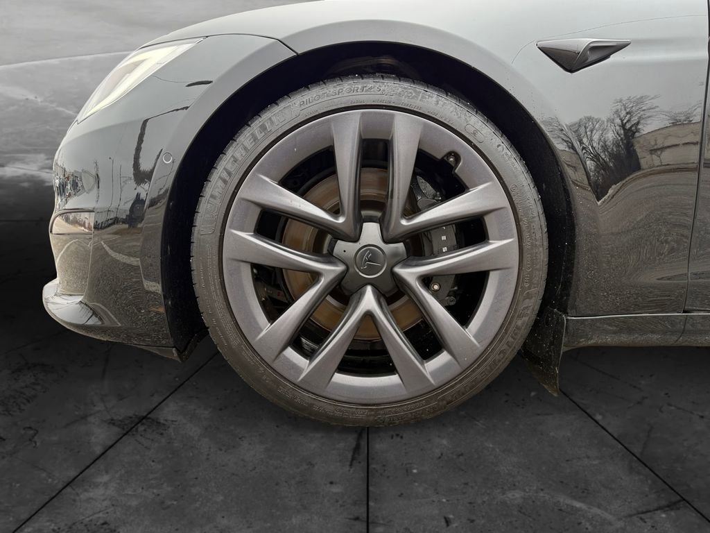 Used 2021 Tesla Model S Plaid image 14