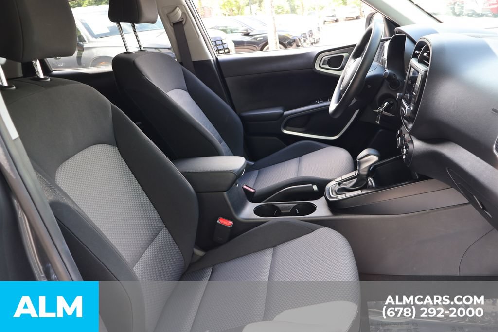 Used 2025 Kia Soul LX w/ LX Technology Package FWD image 26