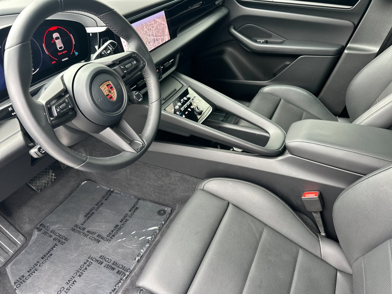 Used 2025 Porsche Macan Electric RWD image 5
