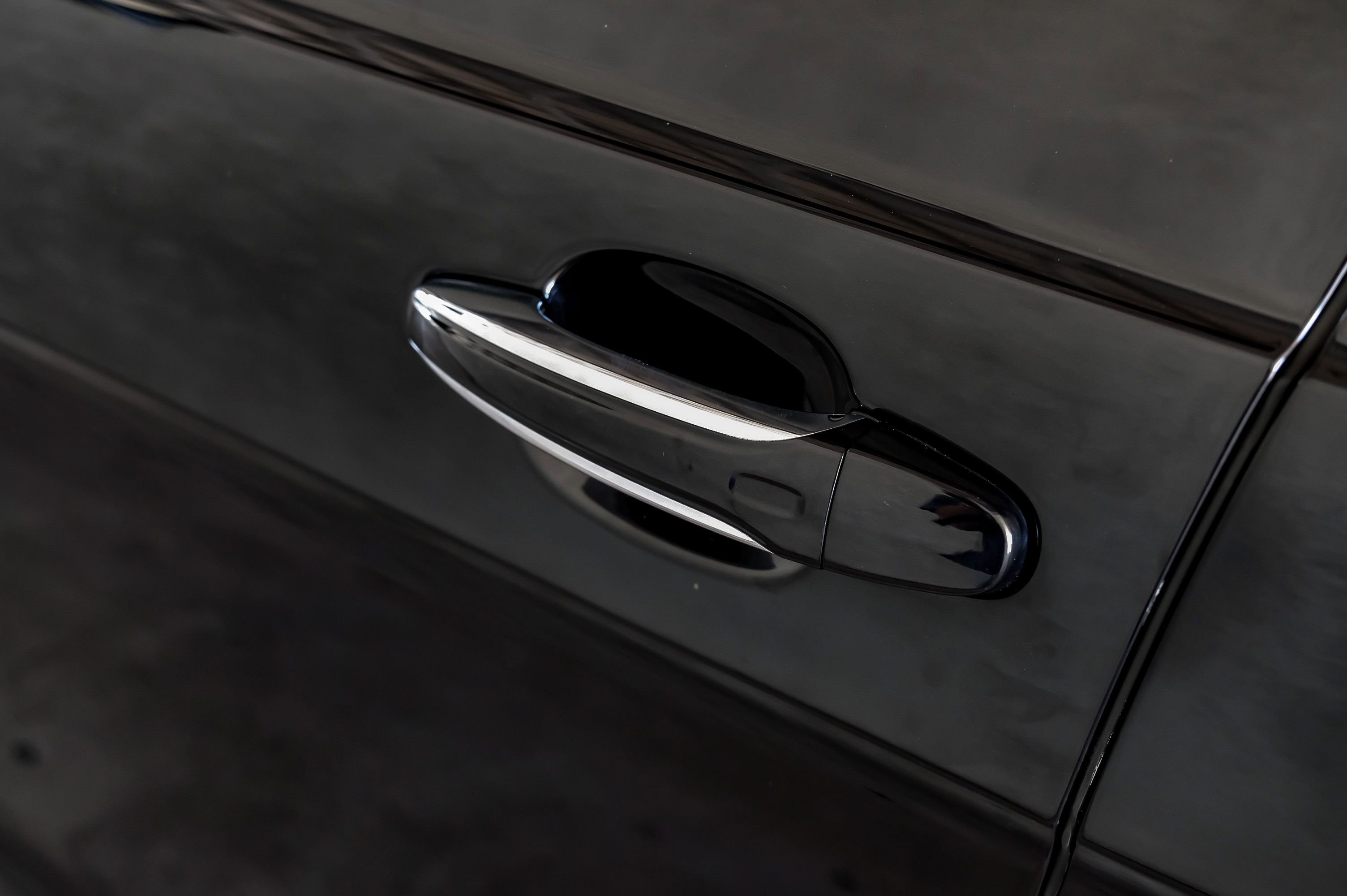 Used 2017 Bentley Bentayga image 45