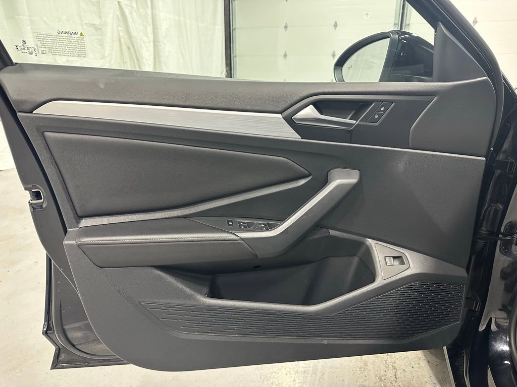 Used 2025 Volkswagen Jetta S image 8