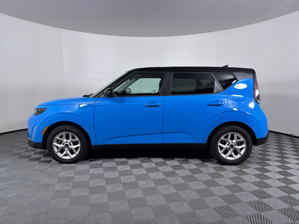 Used 2023 Kia Soul S FWD image 11