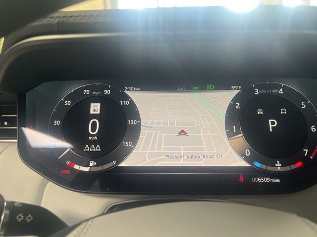 Used 2025 Land Rover Range Rover Sport image 10