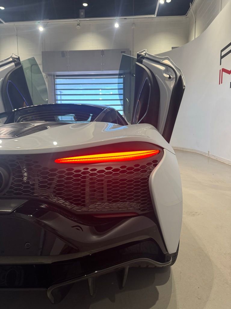 Used 2023 McLaren Artura RWD image 17