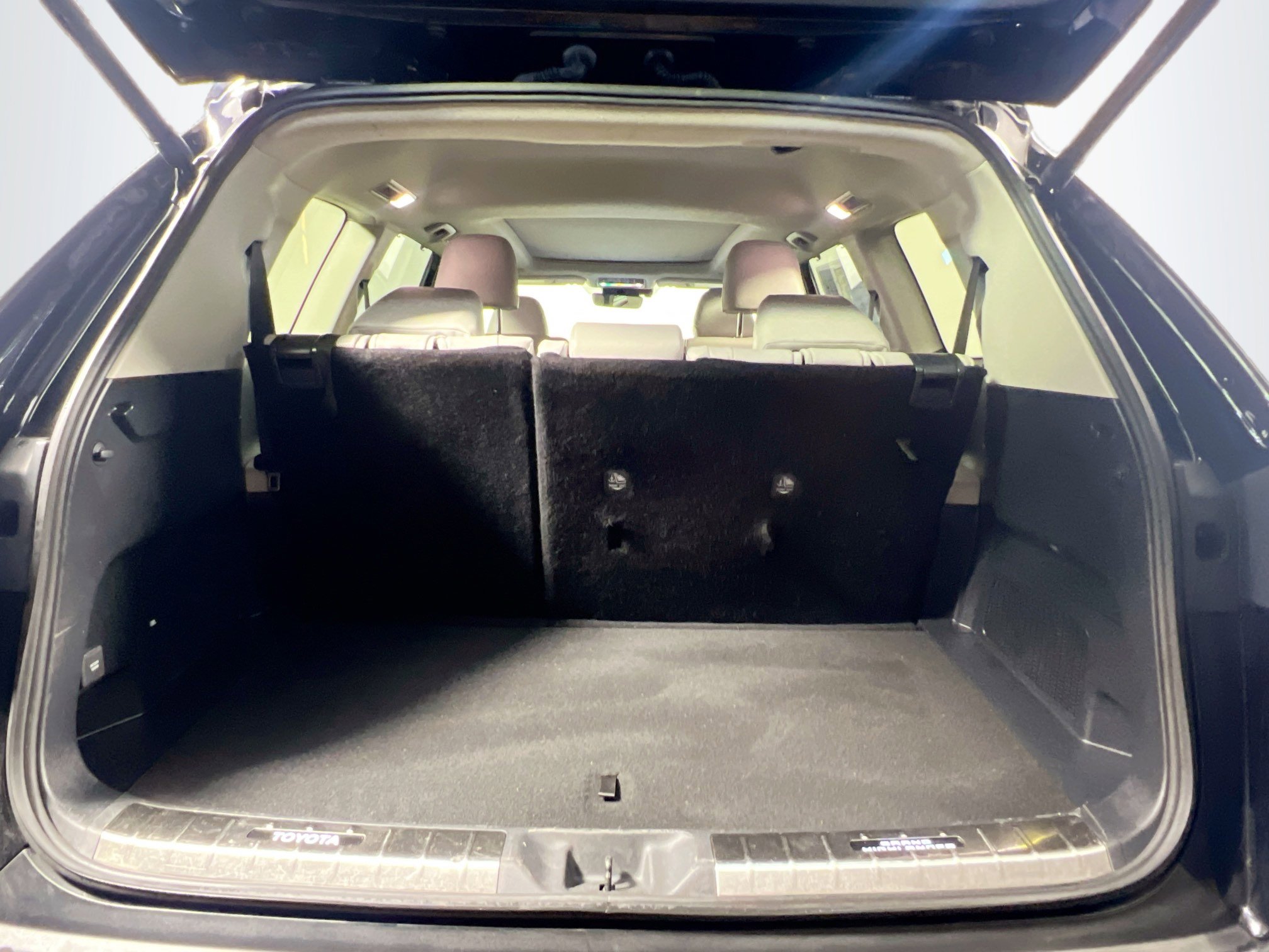 Used 2025 Toyota Grand Highlander AWD Hybrid image 34