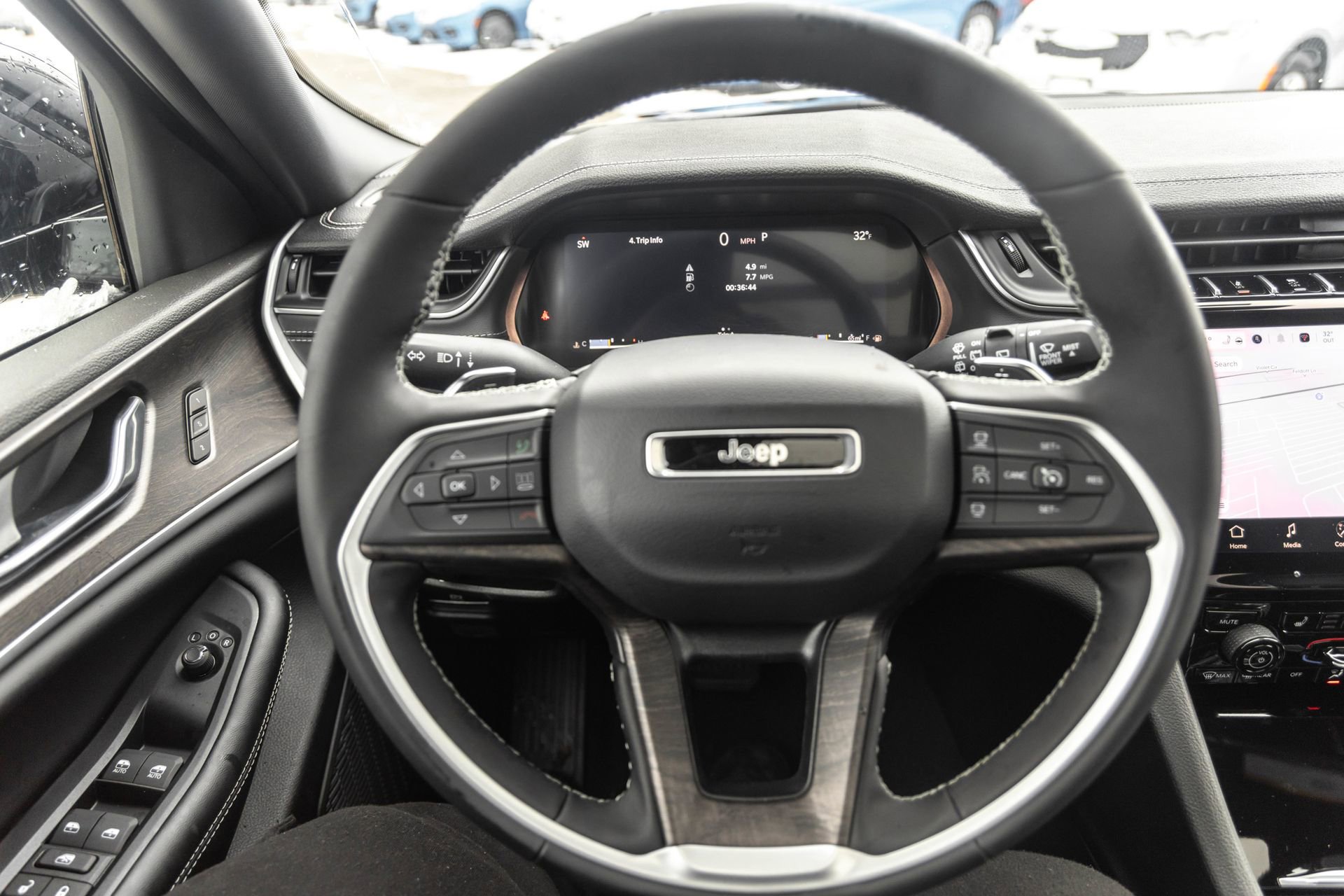 New 2025 Jeep Grand Cherokee Limited image 28