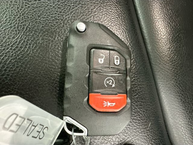 Used 2023 Jeep Wrangler Unlimited Sahara w/ Cold Weather Group AWD/4WD image 18