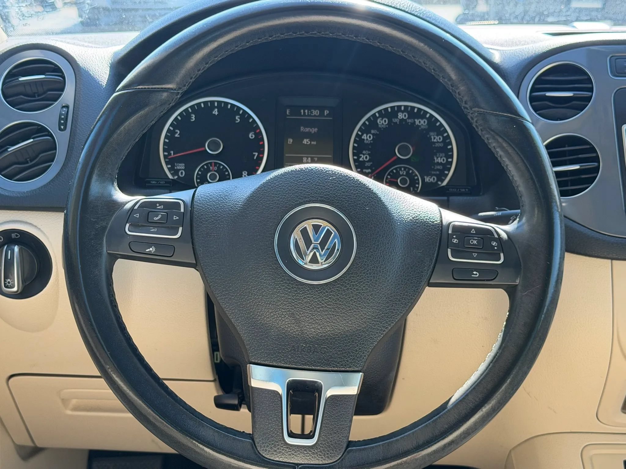 Used 2015 Volkswagen Tiguan SE FWD image 16