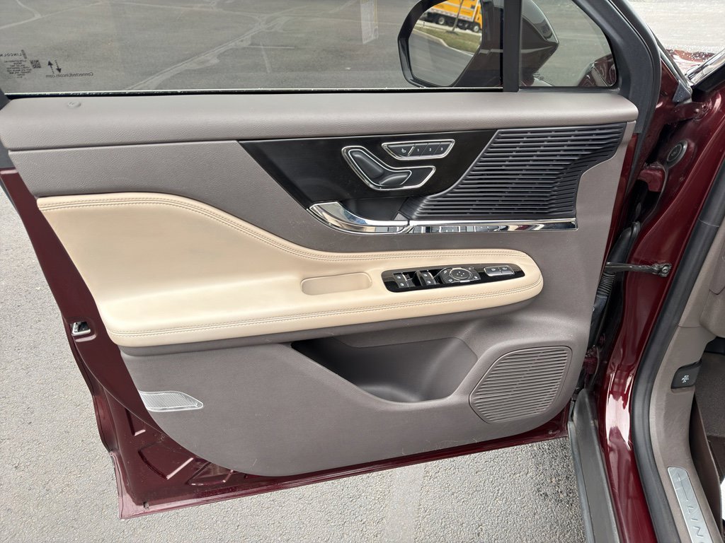 Used 2021 Lincoln Corsair FWD w/ Premium Package image 12