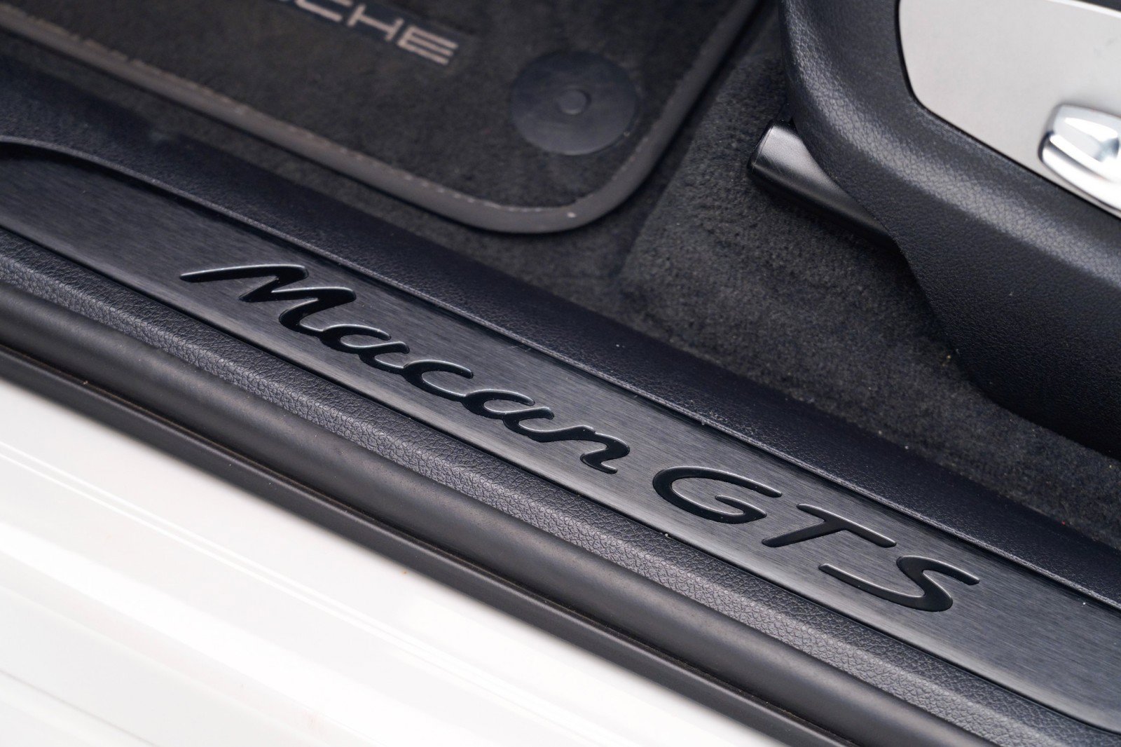 Certified 2023 Porsche Macan GTS AWD/4WD image 14