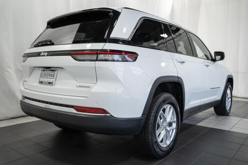 Certified 2023 Jeep Grand Cherokee Laredo AWD/4WD image 4