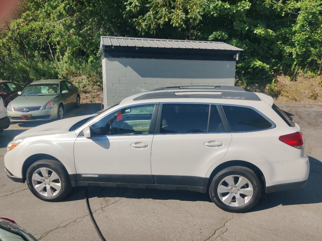 Used 2012 Subaru Outback 2.5i Premium AWD/4WD image 3