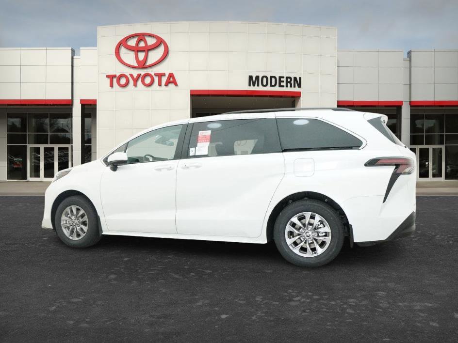 New 2026 Toyota Sienna XLE FWD image 8