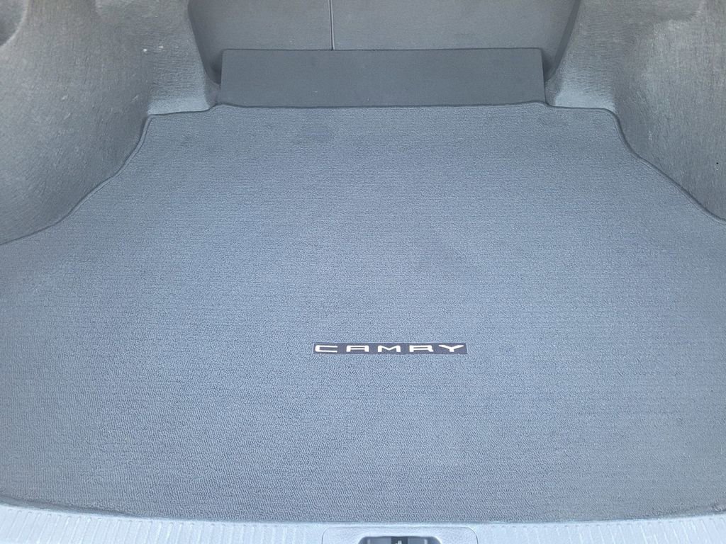 Used 2024 Toyota Camry SE image 7