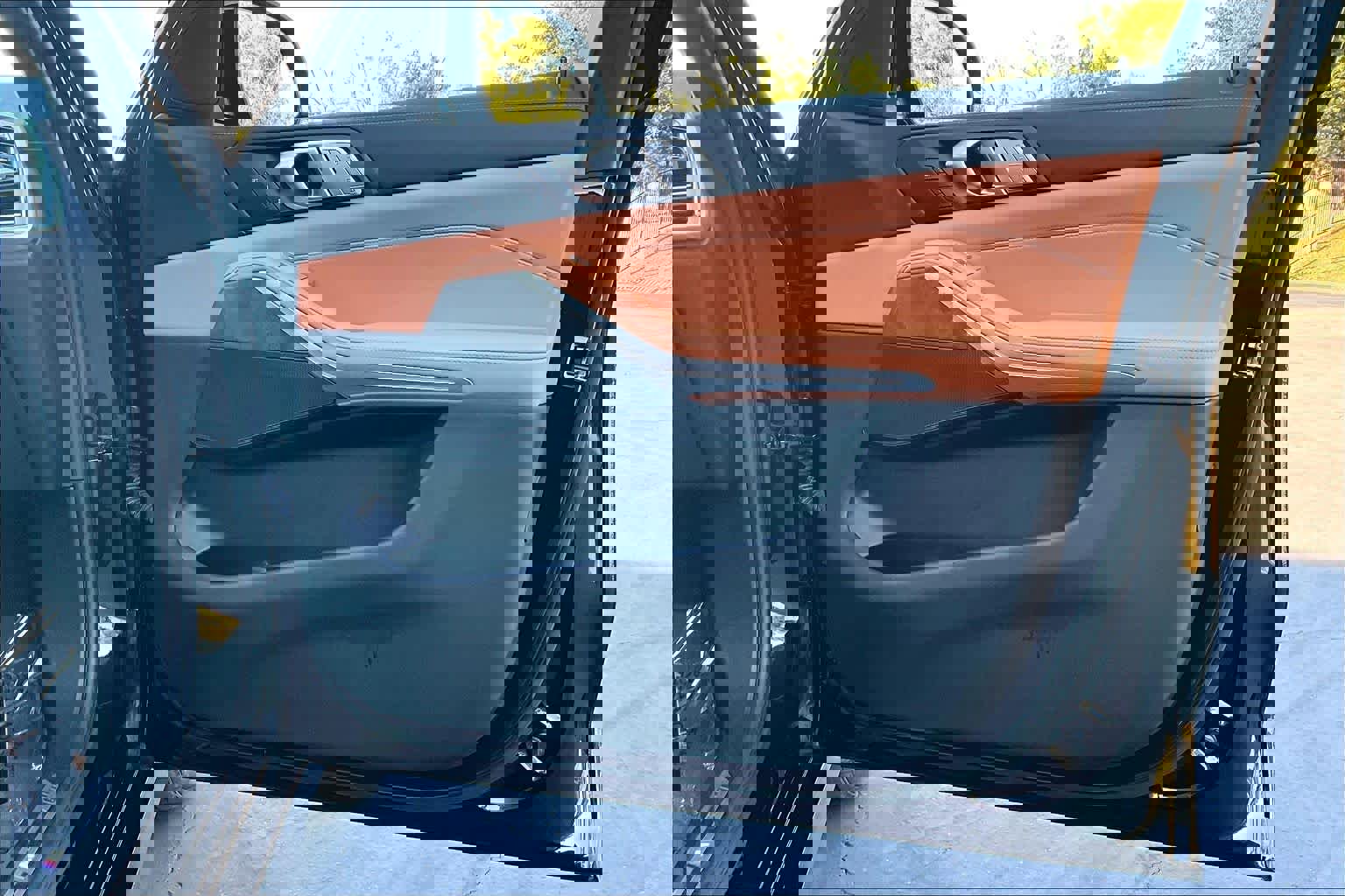 Used 2022 BMW X7 xDrive40i w/ M Sport Package image 27