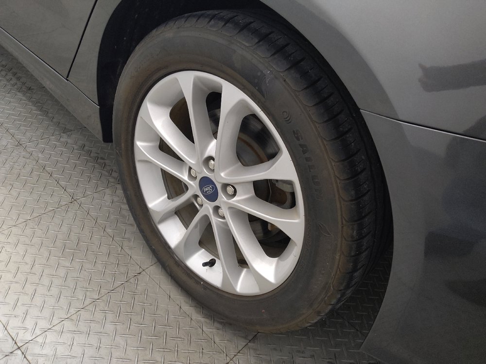 Used 2020 Ford Fusion SE FWD image 31