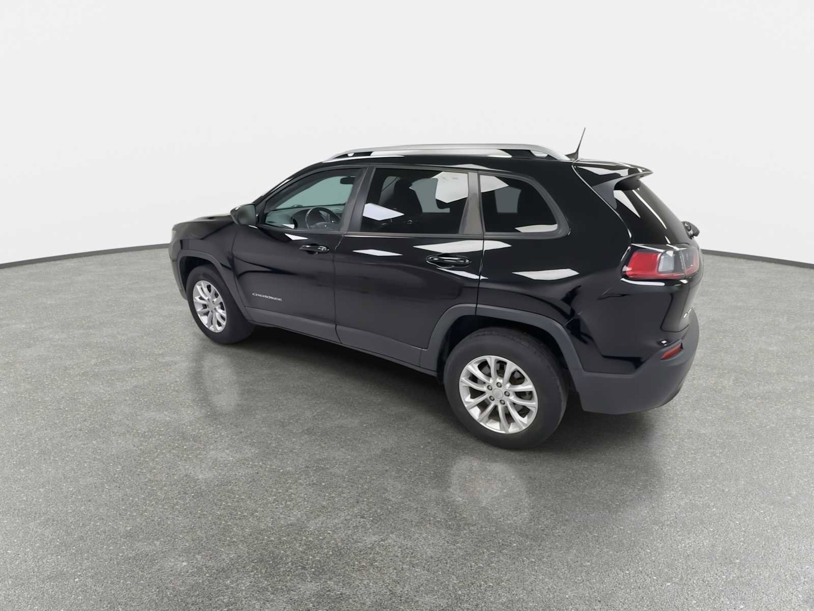 Used 2020 Jeep Cherokee Latitude w/ Cold Weather Group image 6