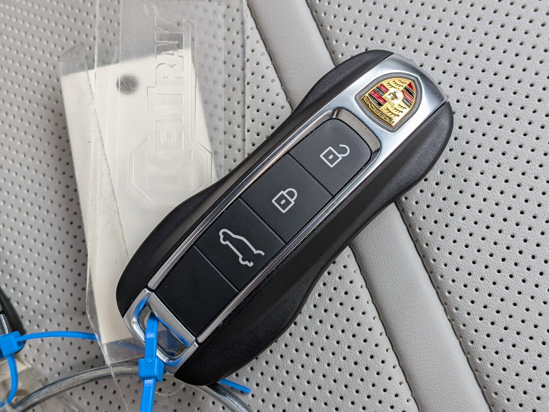 Used 2025 Porsche Cayenne AWD/4WD image 39