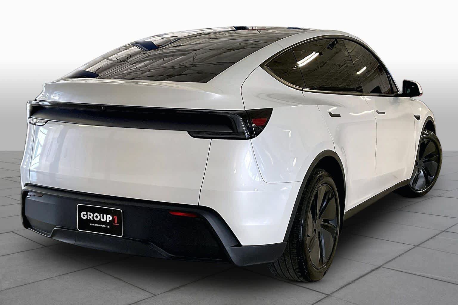 Used 2026 Tesla Model Y 2WD image 11