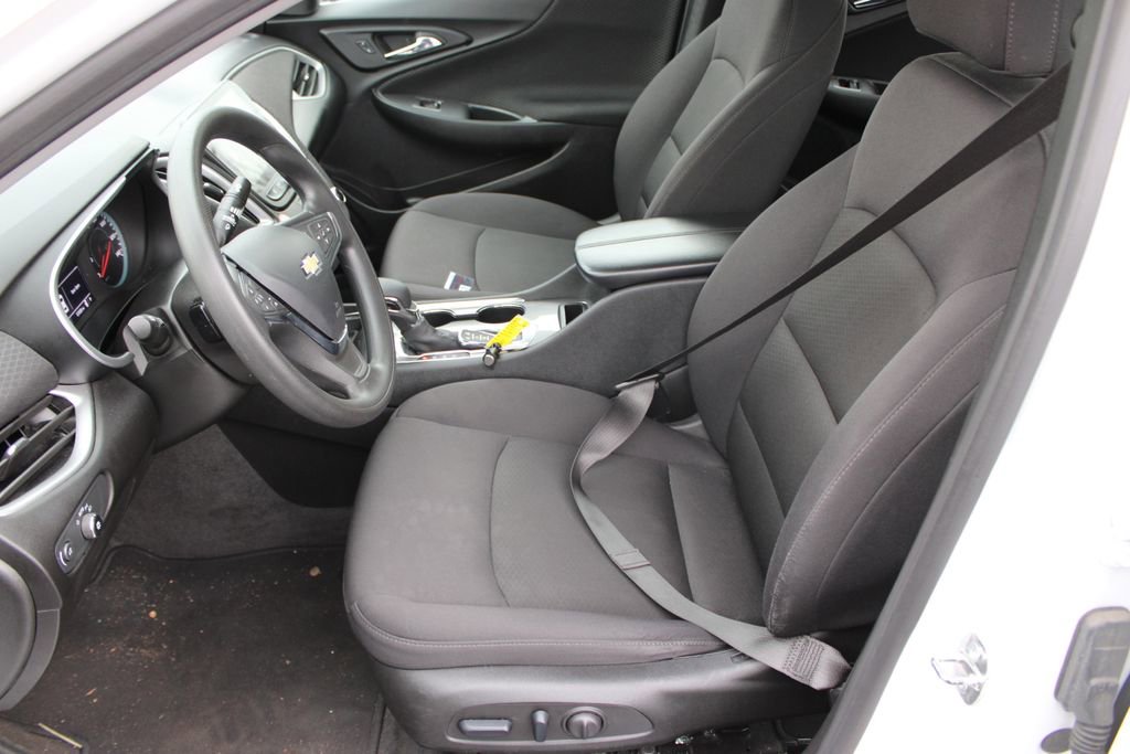 Used 2024 Chevrolet Malibu LT image 34