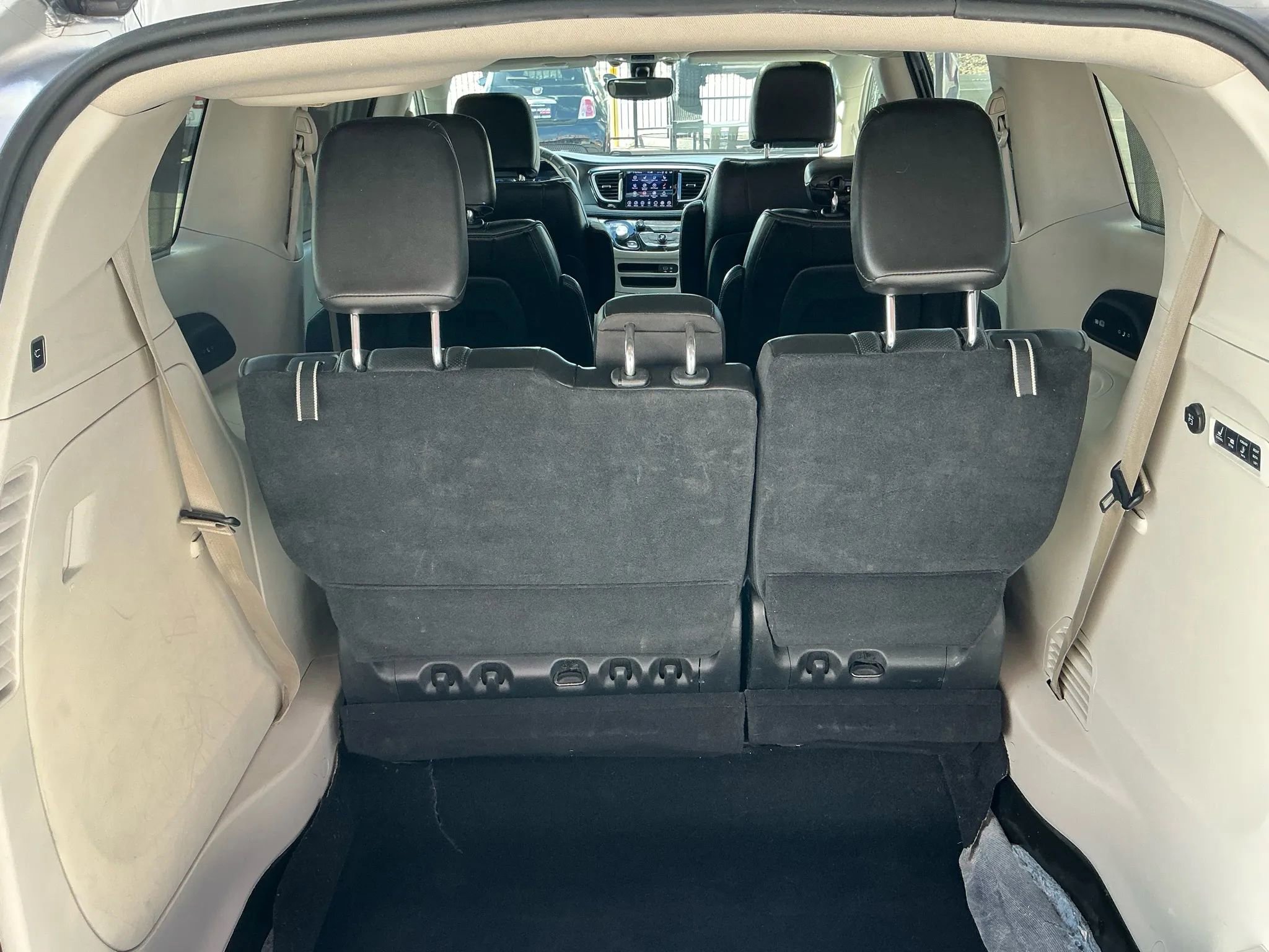 Used 2020 Chrysler Pacifica Limited FWD image 13