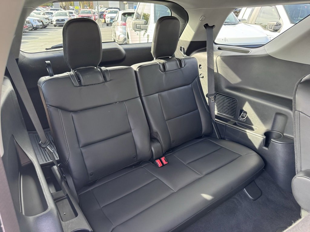 Used 2022 Ford Explorer XLT w/ Equipment Group 202A image 28