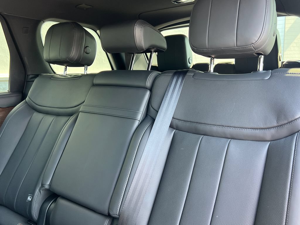 Used 2025 Land Rover Range Rover Long Wheelbase SE AWD/4WD image 26