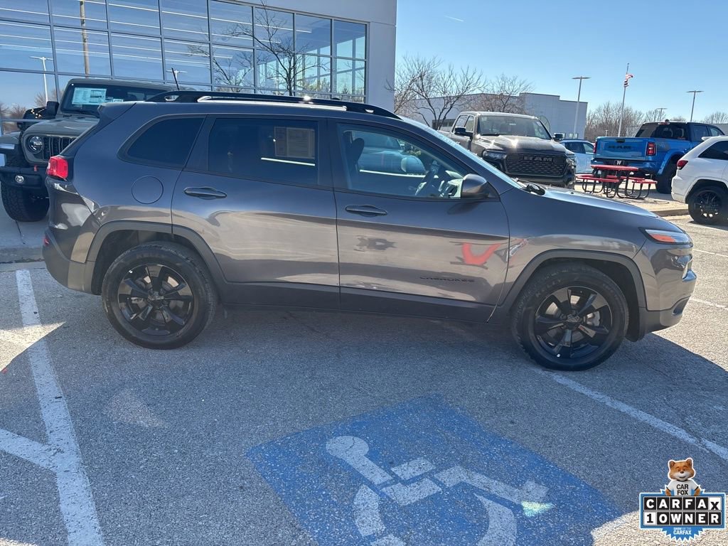 Used 2018 Jeep Cherokee Latitude w/ Altitude Package image 29