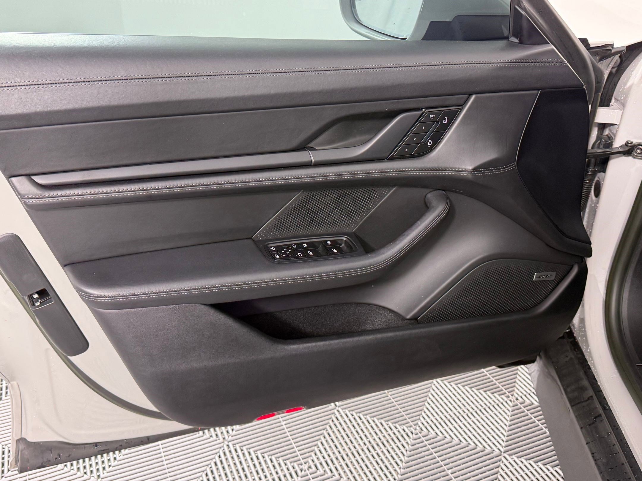 Used 2022 Porsche Taycan image 14