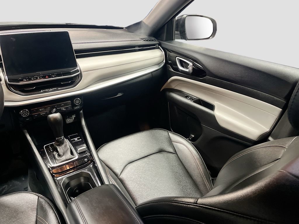 Used 2024 Jeep Compass Limited image 23