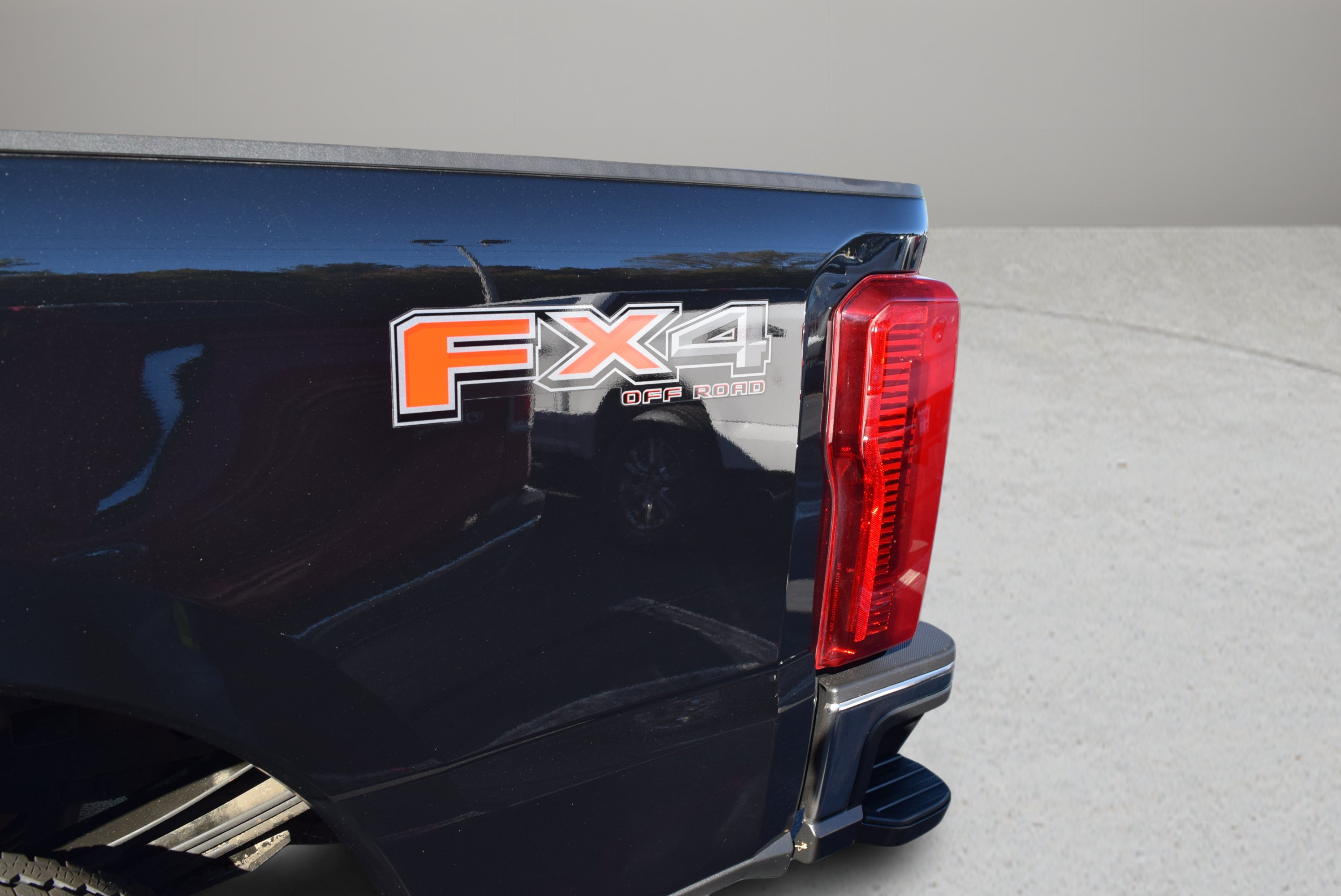 Used 2024 Ford F350 XLT w/ FX4 Off-Road Package AWD/4WD image 6