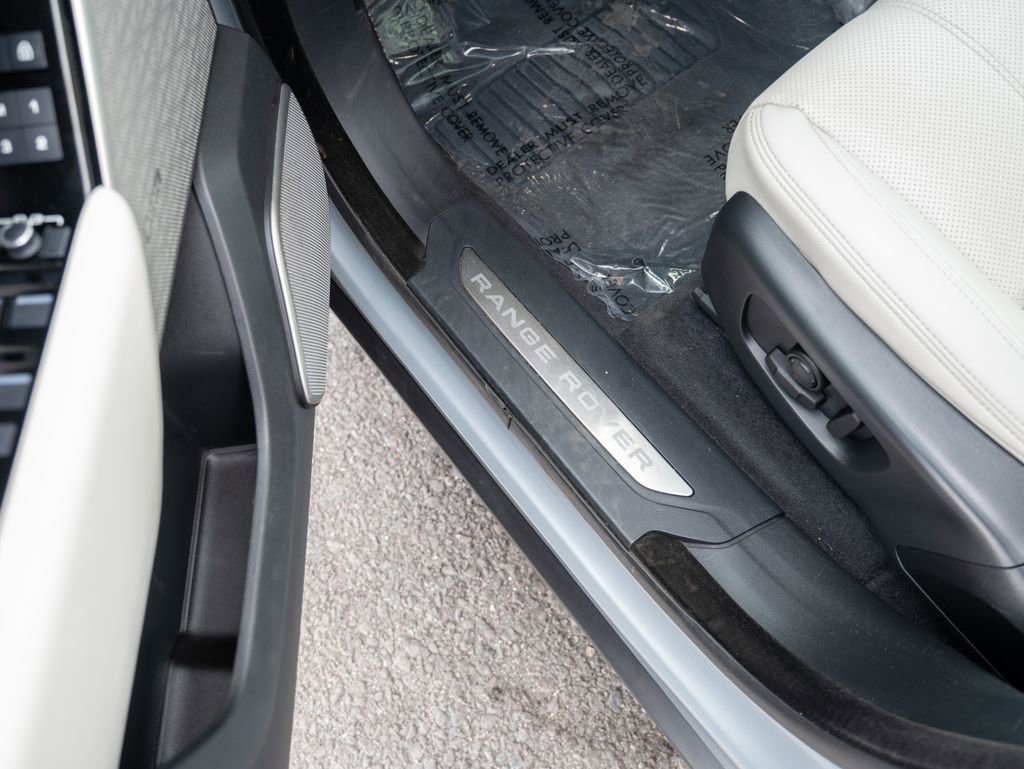 Certified 2023 Land Rover Range Rover Velar S image 17