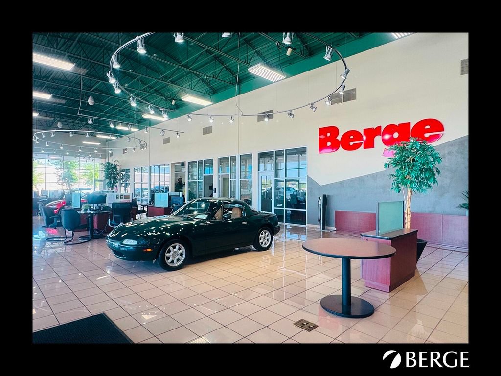 Used 2022 Toyota Corolla Cross XLE w/ Convenience Package AWD/4WD image 16