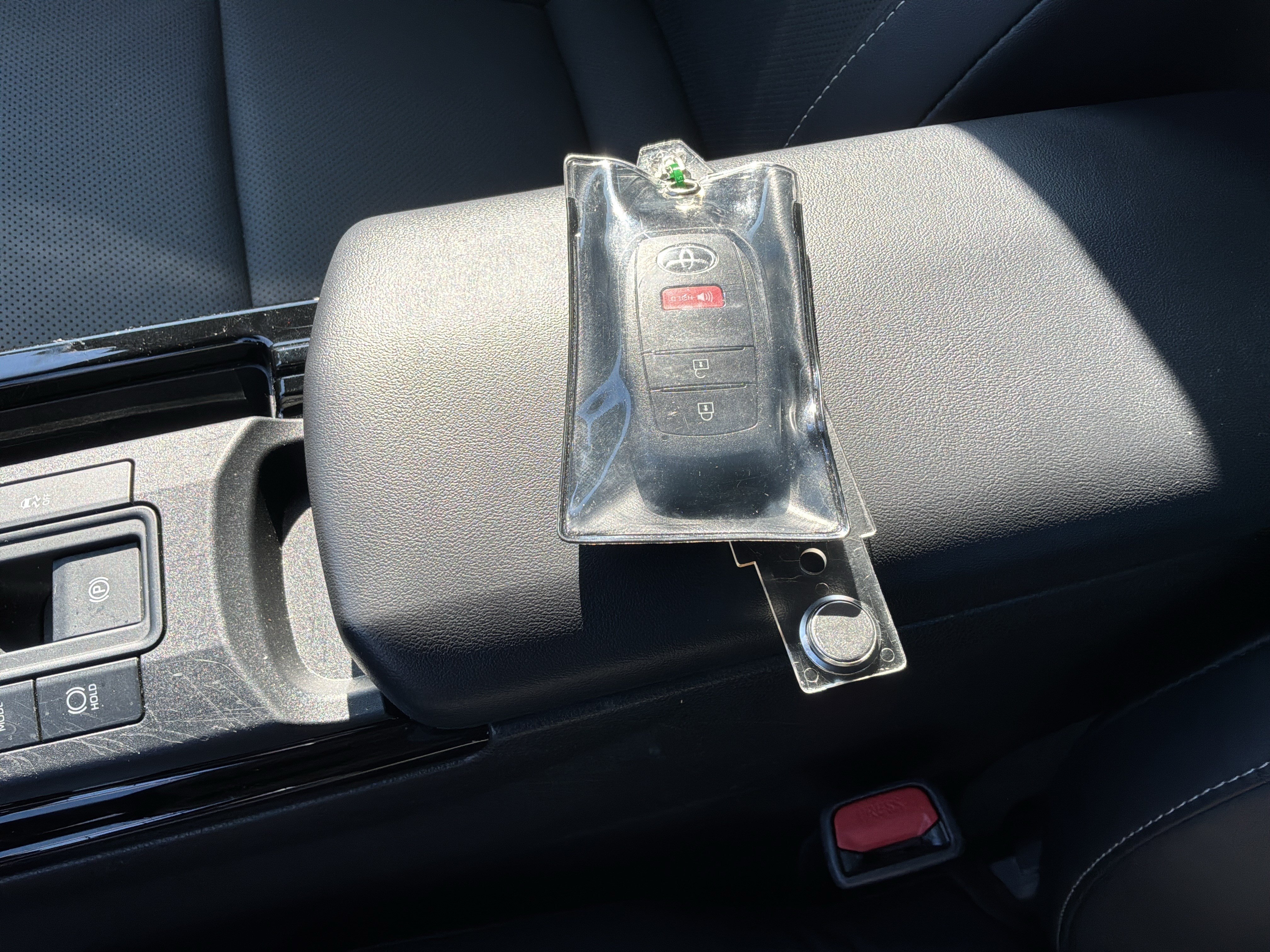 Used 2024 Toyota Prius XLE FWD image 35