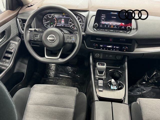 Used 2023 Nissan Rogue SV image 3