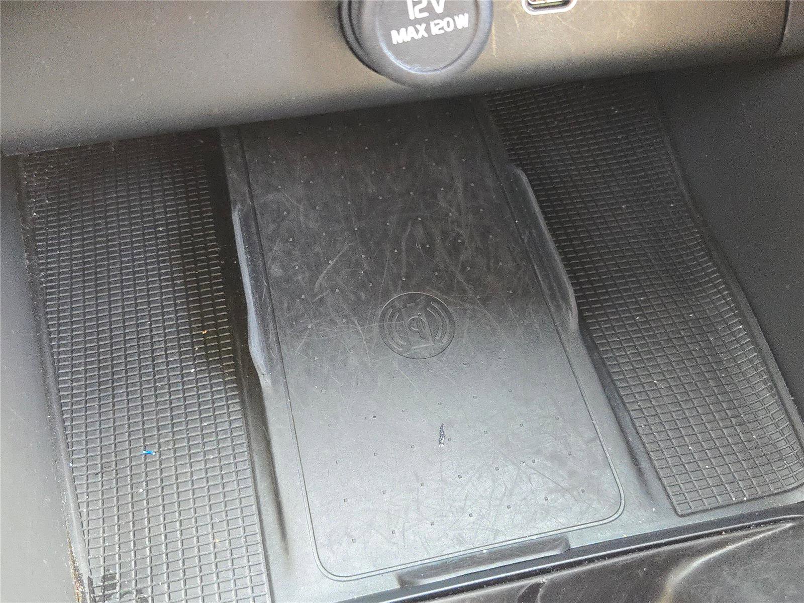 Used 2024 Volvo XC40 B5 Core image 33