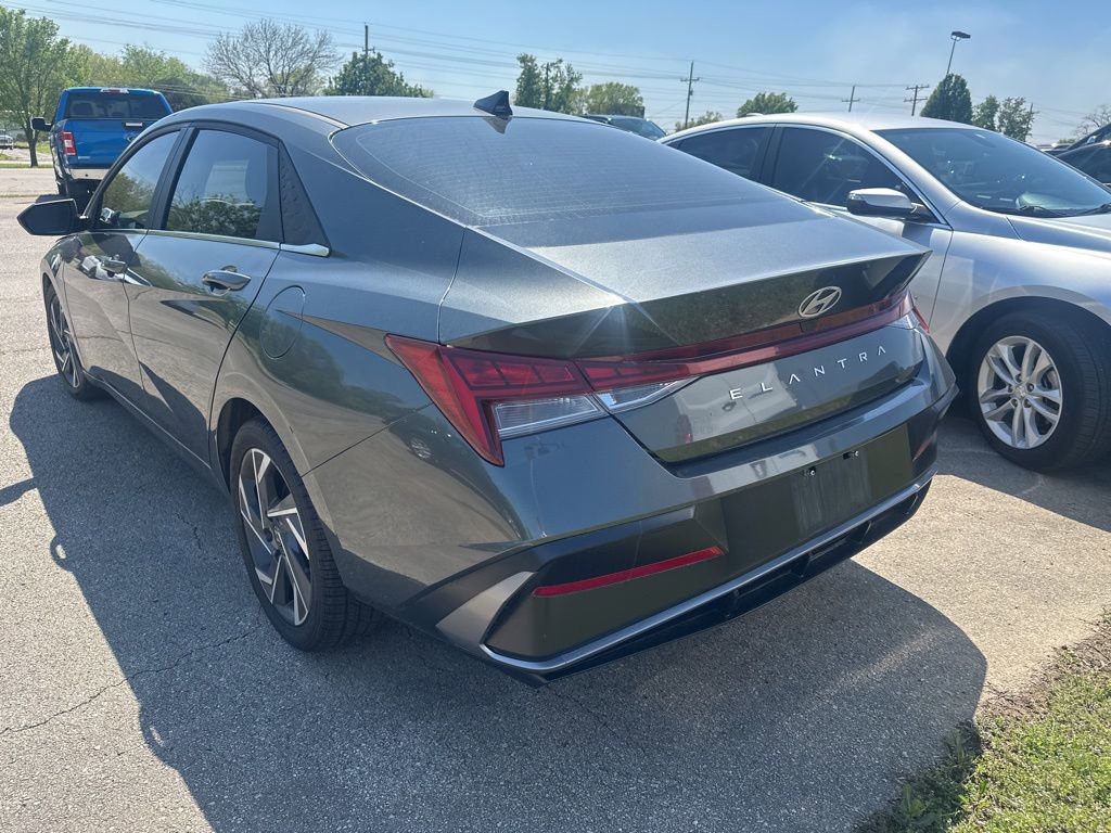 Used 2024 Hyundai Elantra SEL w/ Convenience Package image 6