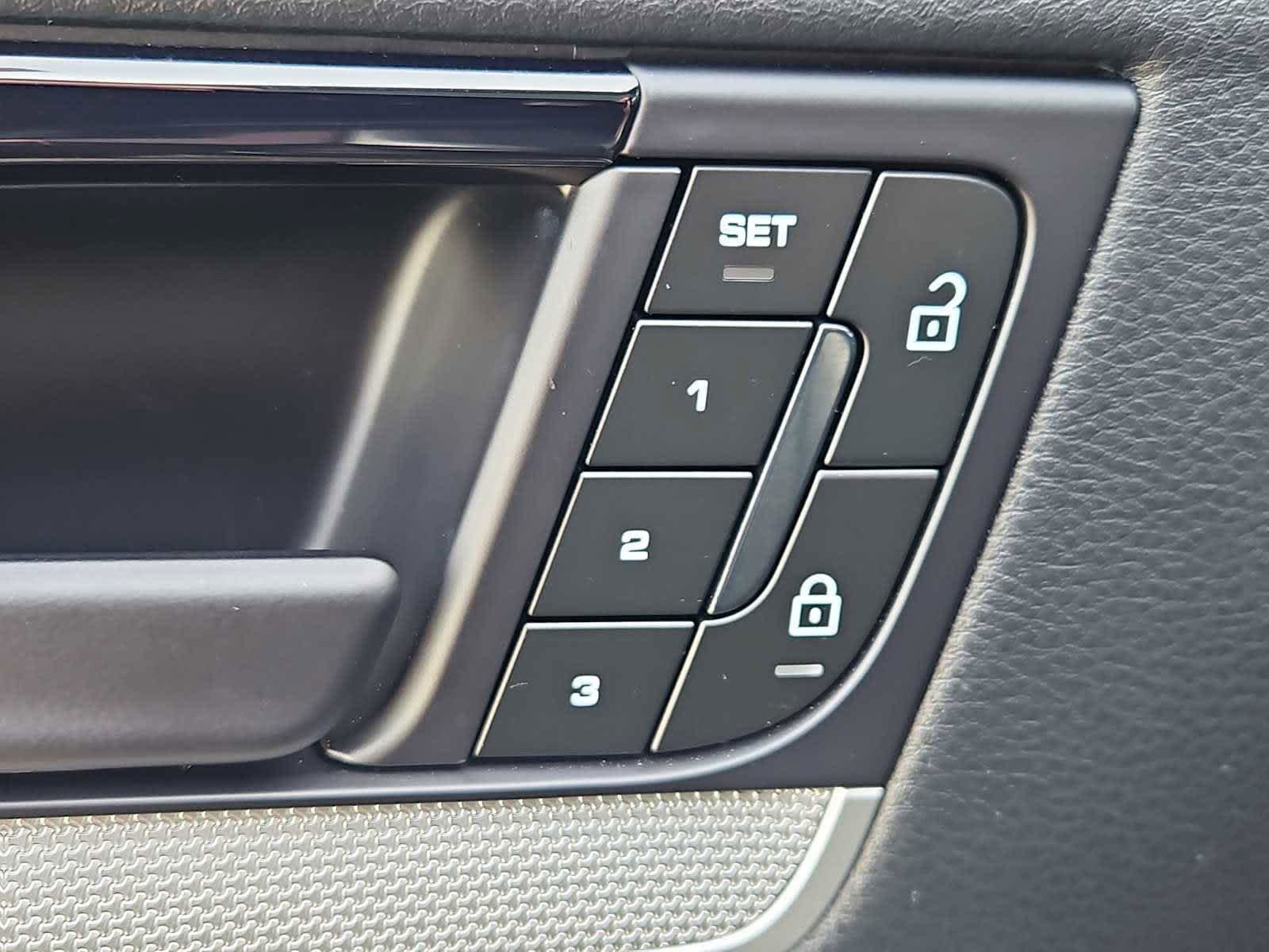 Certified 2024 Porsche Cayenne Coupe AWD/4WD image 13