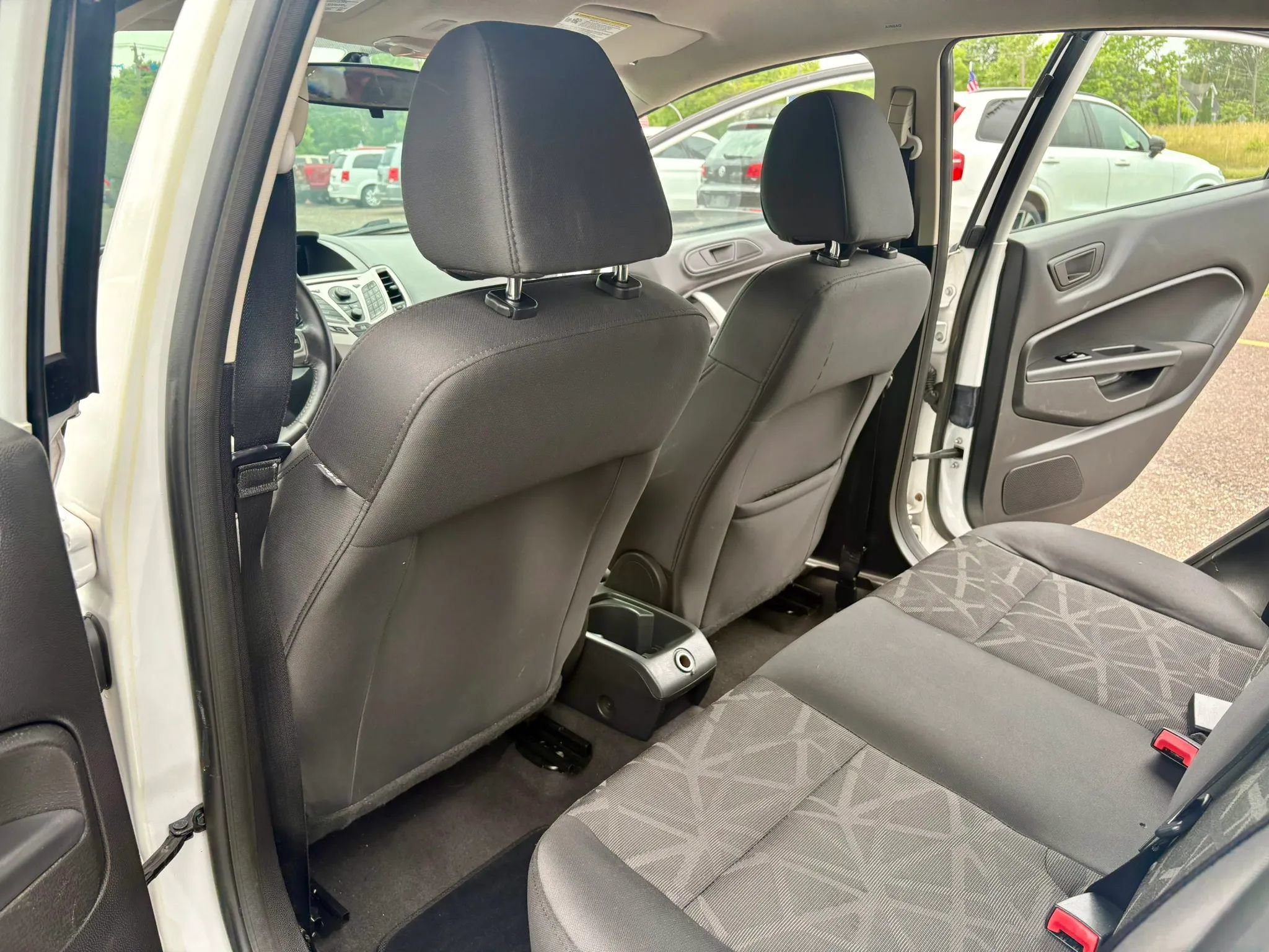 Used 2013 Ford Fiesta SE FWD image 16