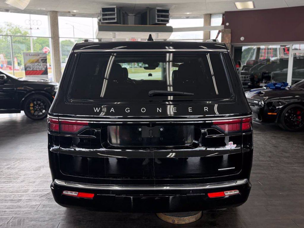 Used 2024 Jeep Wagoneer Series III AWD/4WD image 8
