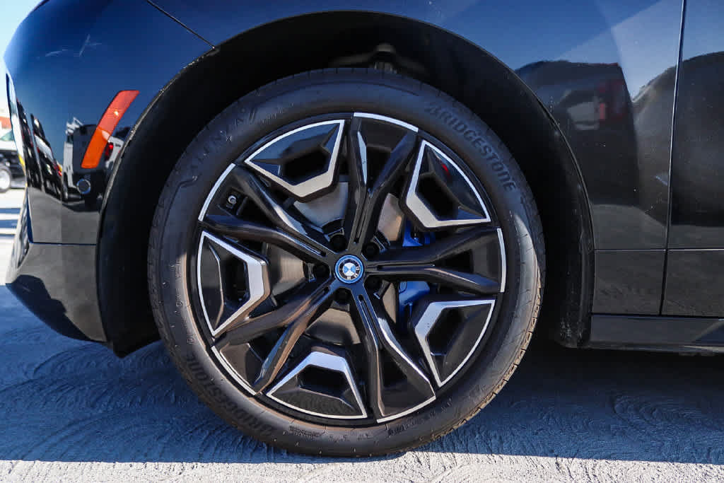 Used 2024 BMW iX xDrive50 w/ Sport Package AWD/4WD image 11