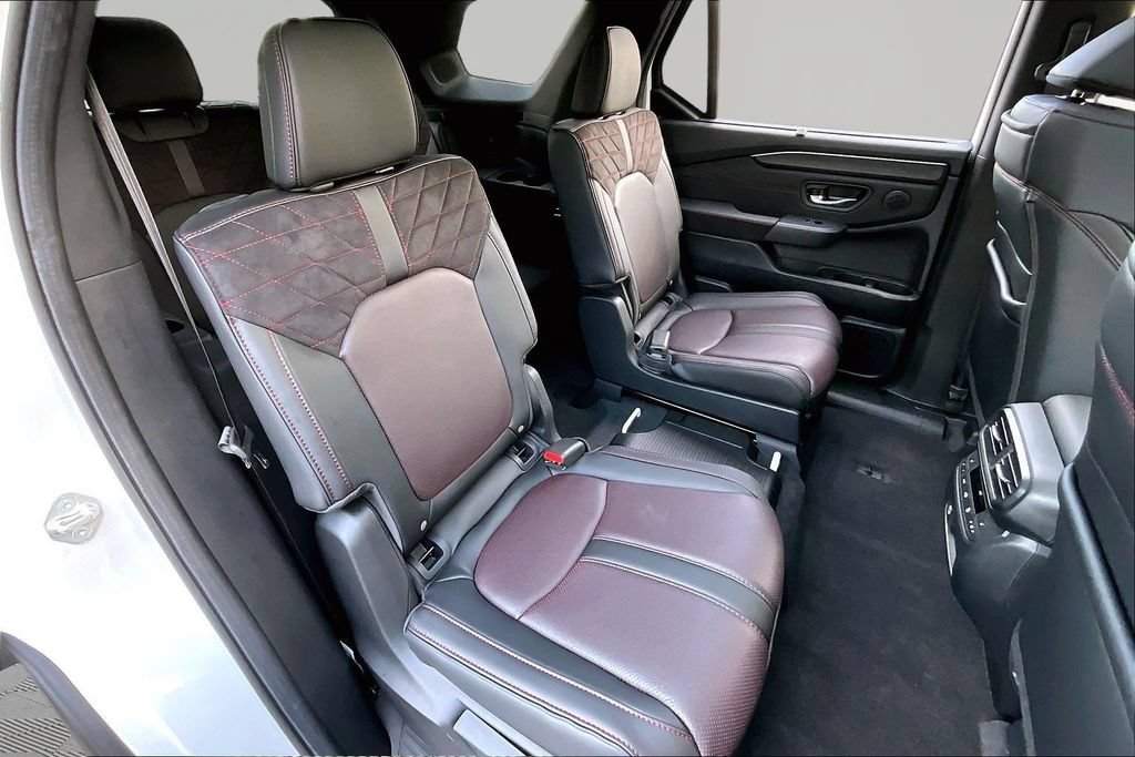Certified 2026 Honda Pilot Black Edition image 17
